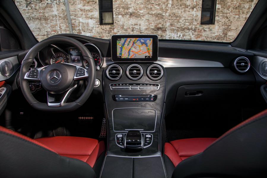 Торпедо Mercedes-AMG GLC43 4Matic Coupe (C253) 2016 года  (NA) (фото 10 из 32)